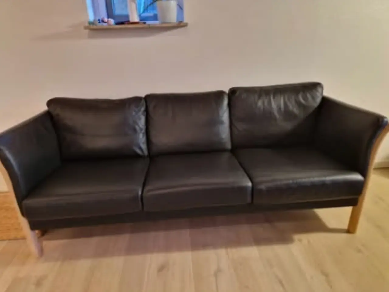 Billede 1 - Skalma sort sofa i okselæder