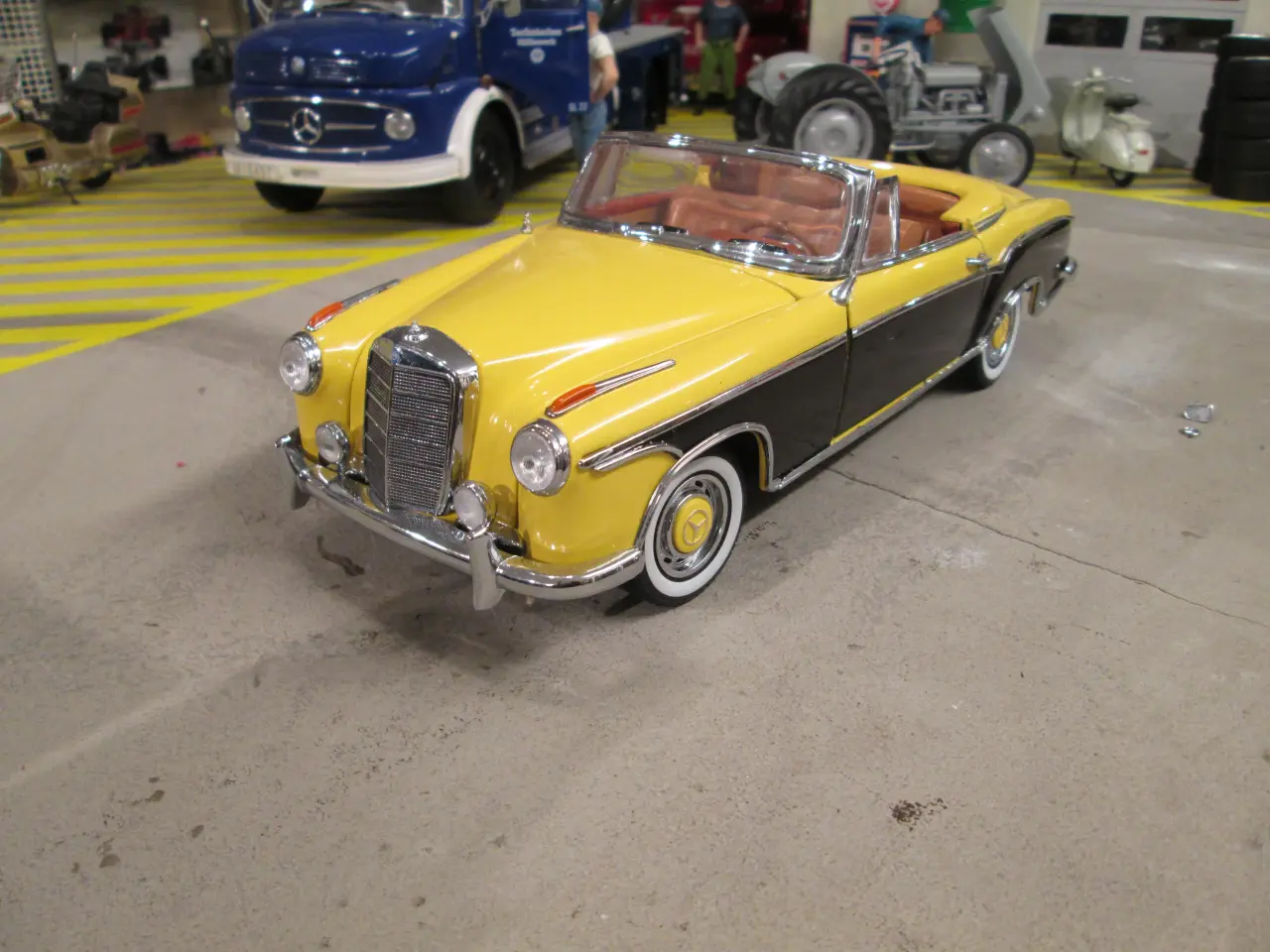 Billede 1 - Modelbil Mercedes 220 SE Sun-Star 1:18