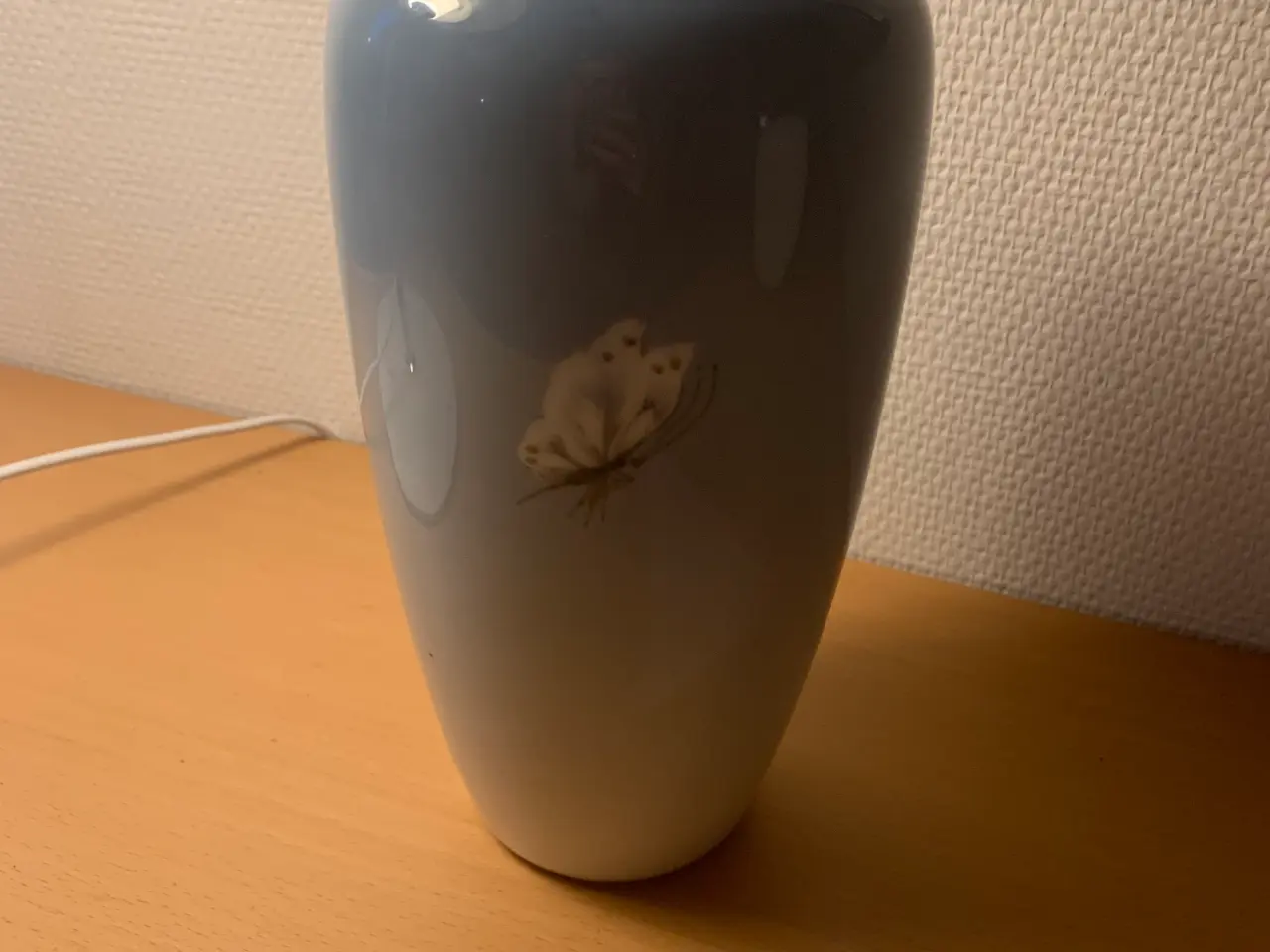 Billede 2 - Royal Copenhagen Vase nr. 1049 med Rose Motiv