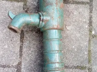 Flot lille antik havepumpe, håndtaget er brækket