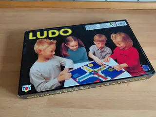 Ludo brætspil med 4 og 6 mands plade