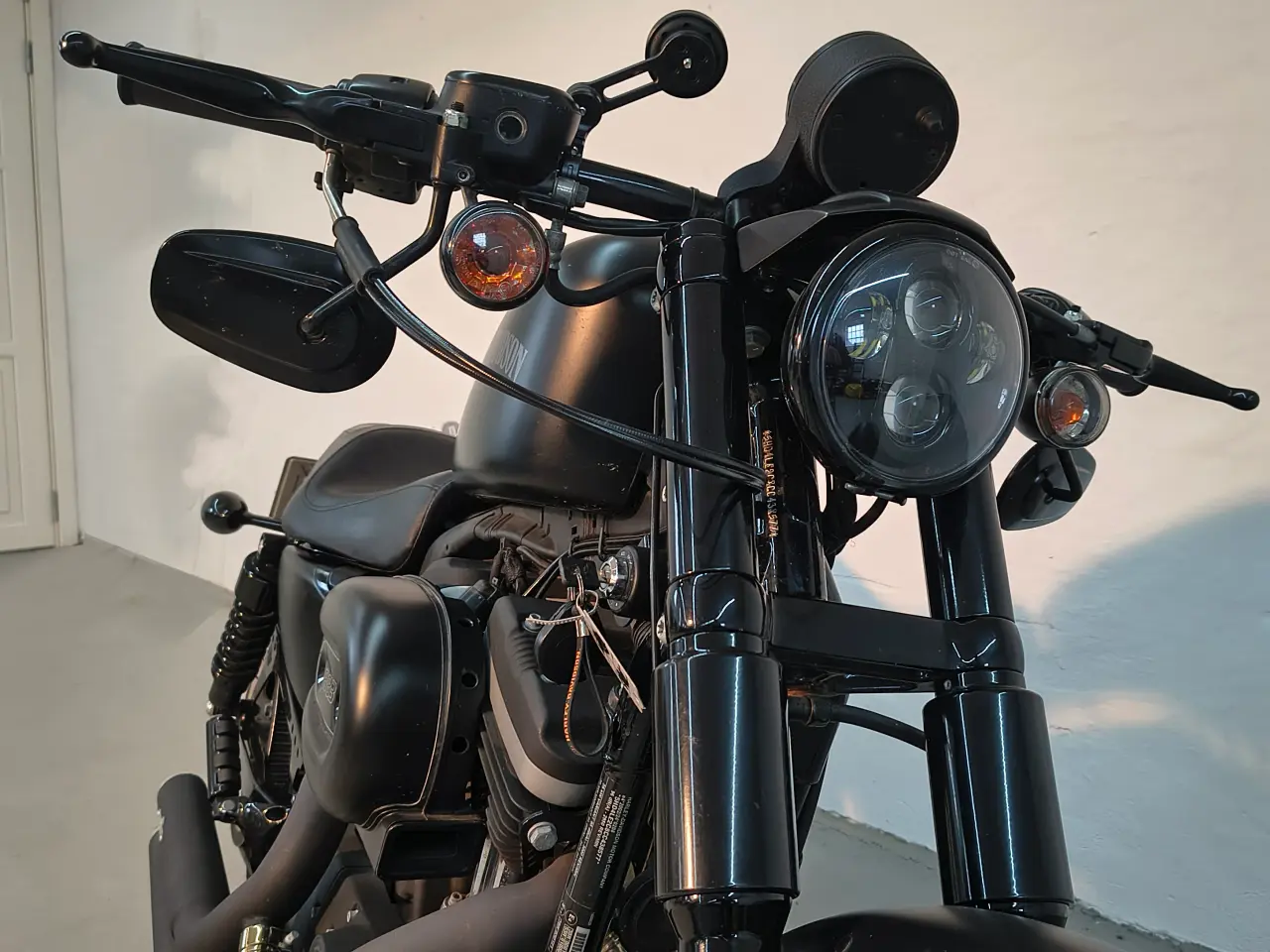 Billede 3 - Flot og velholdt 2012 Harley Davidson XL883N Iron