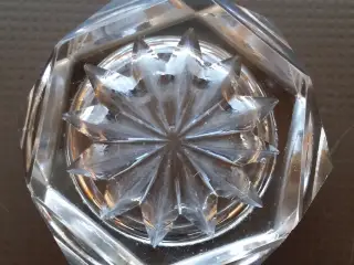 8 gl. krystal saltkar 80 kr. 