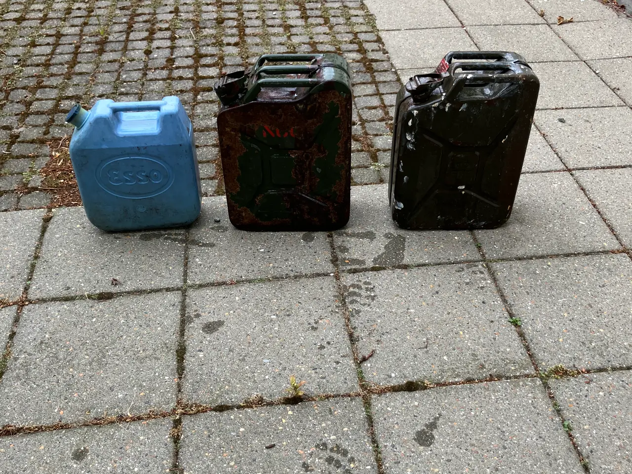 Billede 1 - 2 jerrycan 20 liter en Esso dunk 
