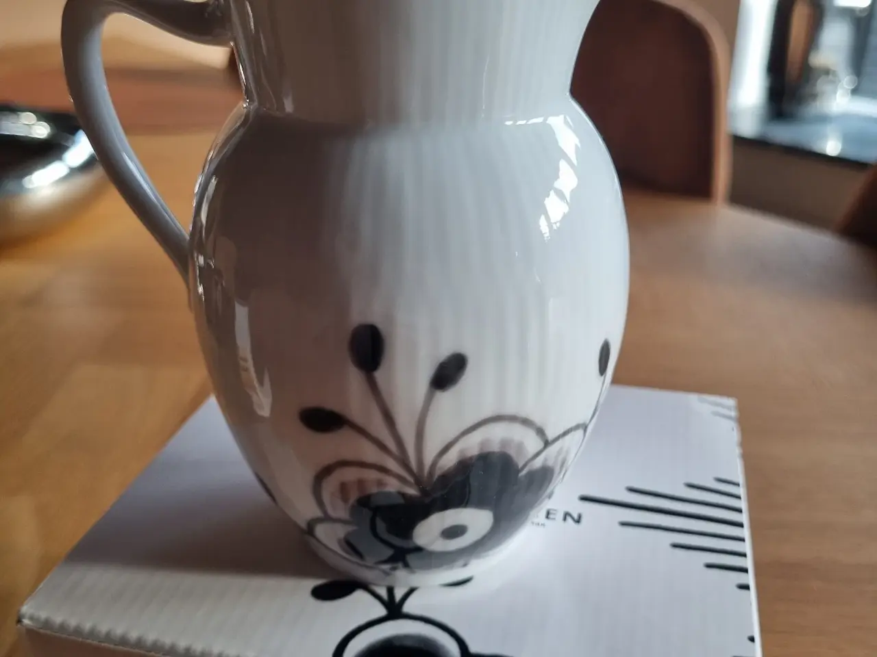 Billede 1 - Royal Copenhagen Black Fluted Mega kande på 38 cl 