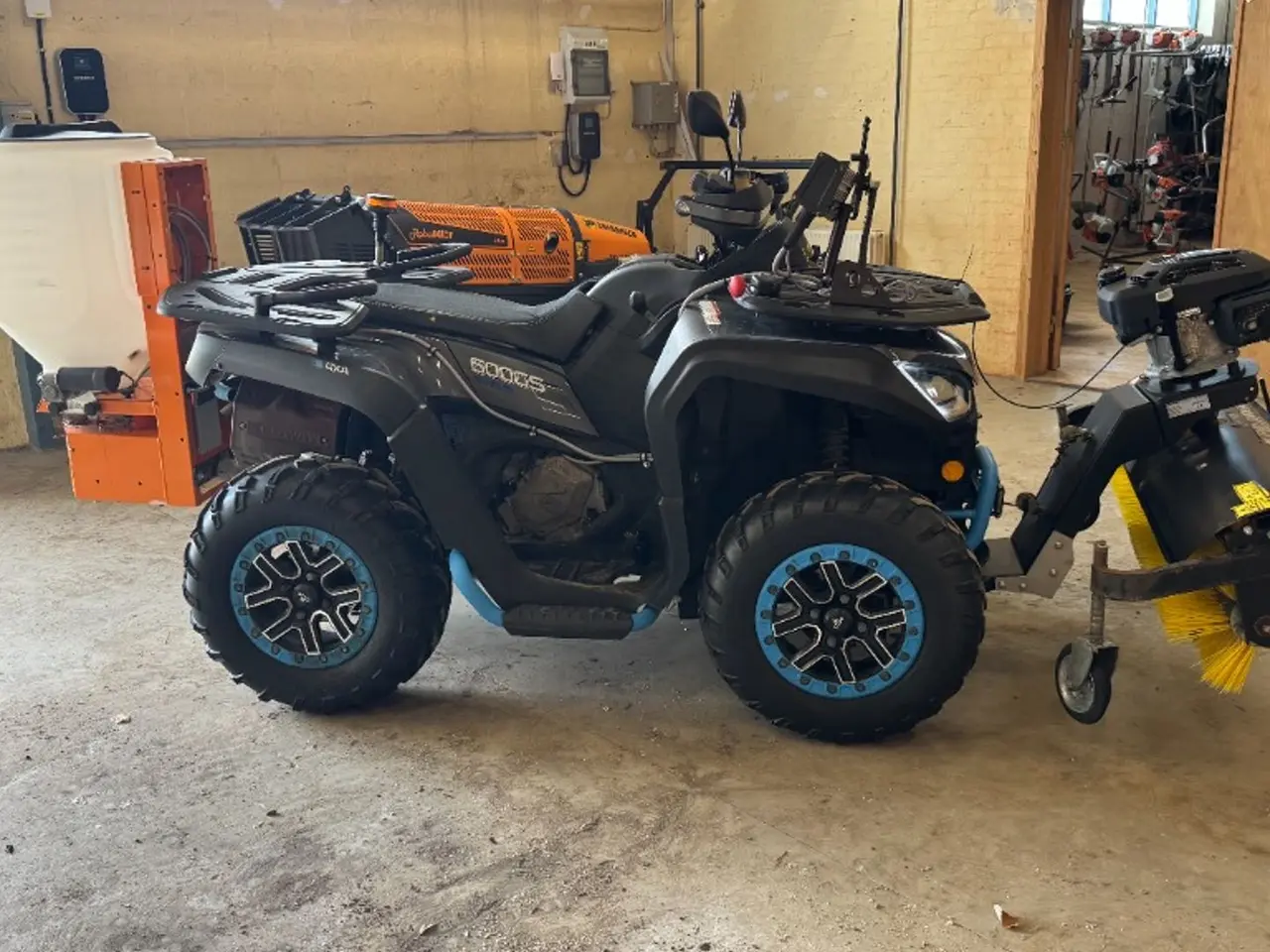 Billede 4 - Segway 600GS  Snarler med kost i front og Lehner spreder i bag.
