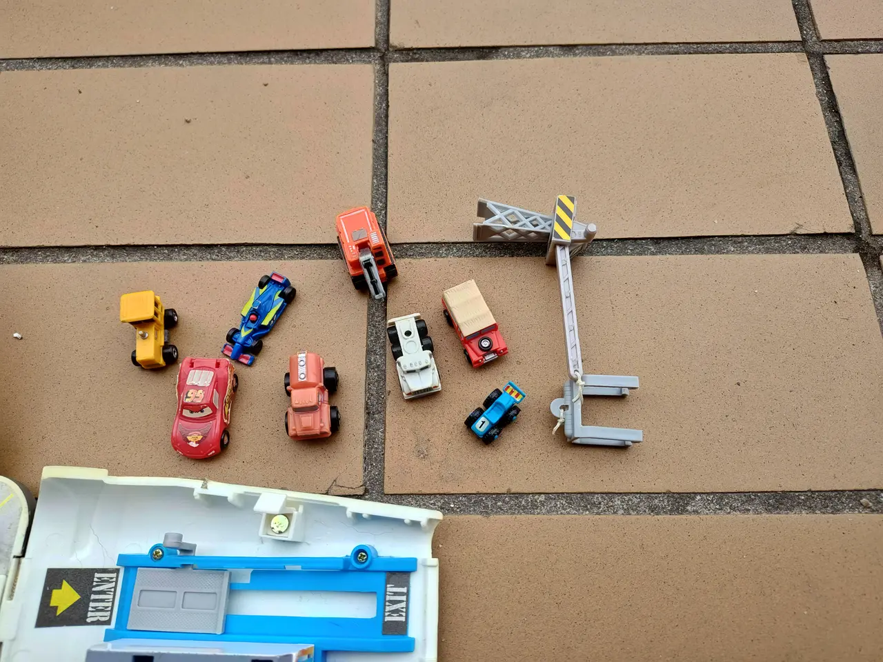 Billede 3 - Micro Machines bus og biler