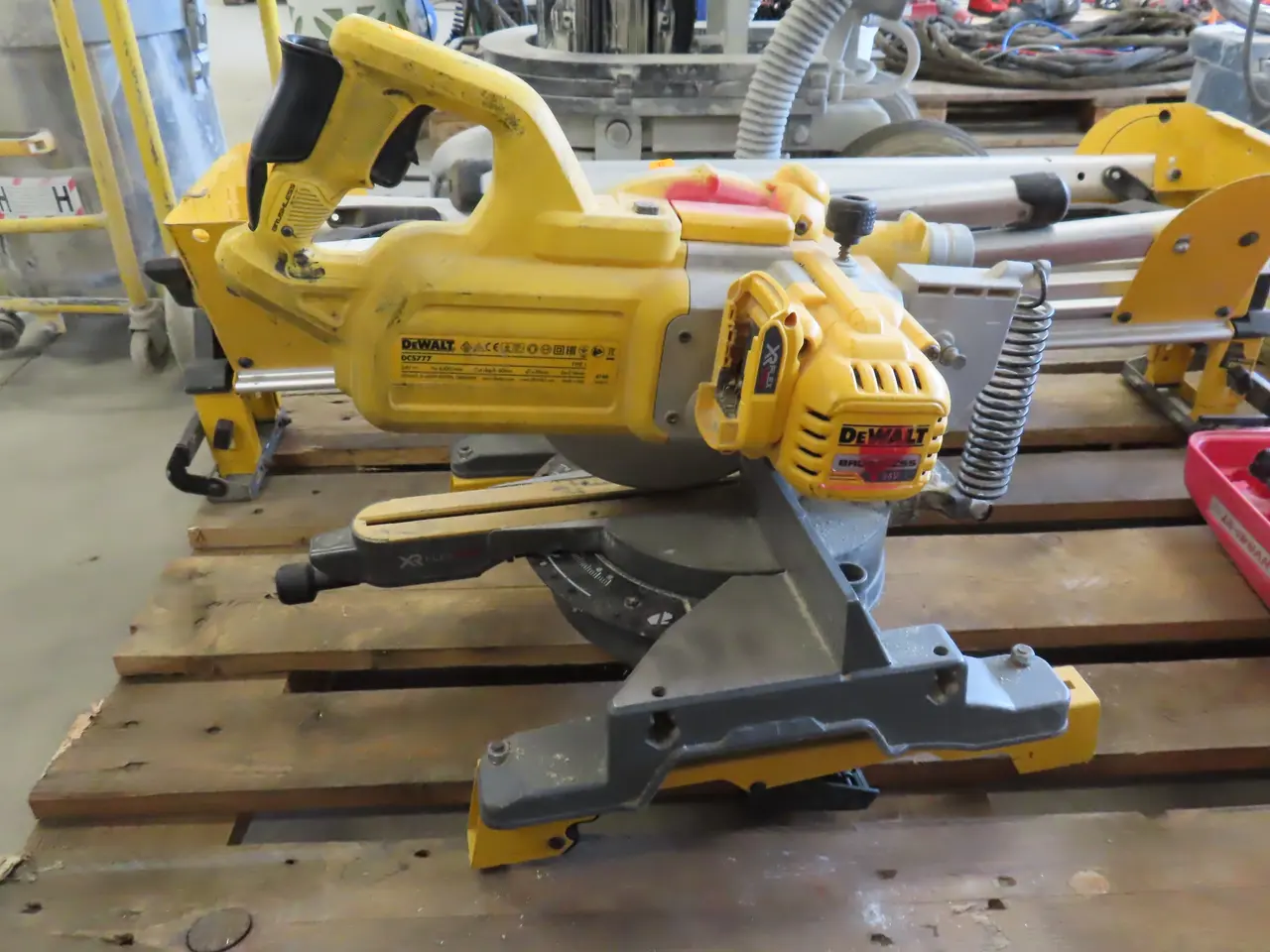 Billede 5 - Kap/geringssav samt arbejdebord DEWALT