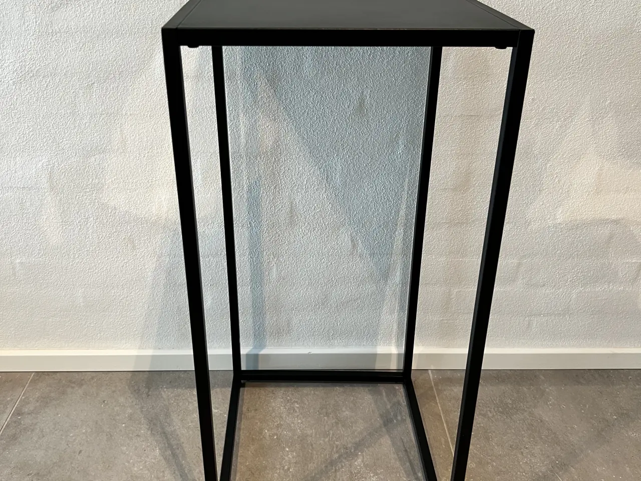 Billede 1 - Sidebord/sengebord i sort pulverlakeret jern