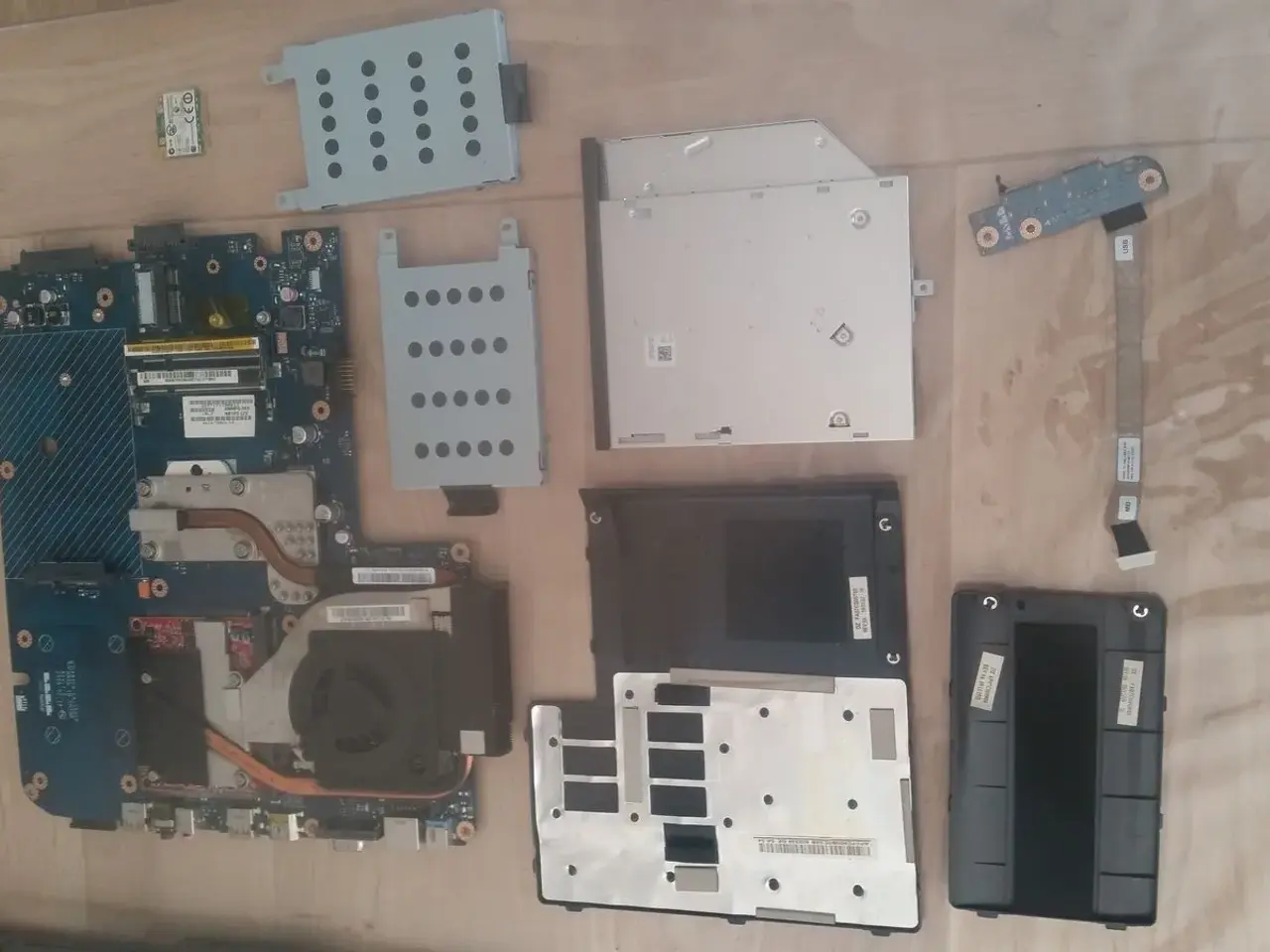 Billede 2 - Packard bell LJ71 (sælges i dele)