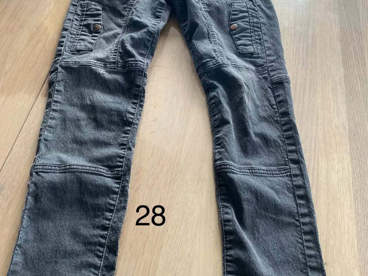 Billede 1 - Jeans str 28