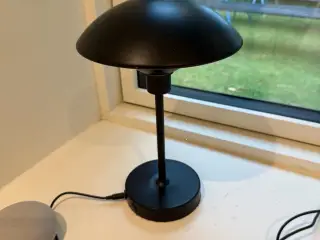 Lampe i sort 