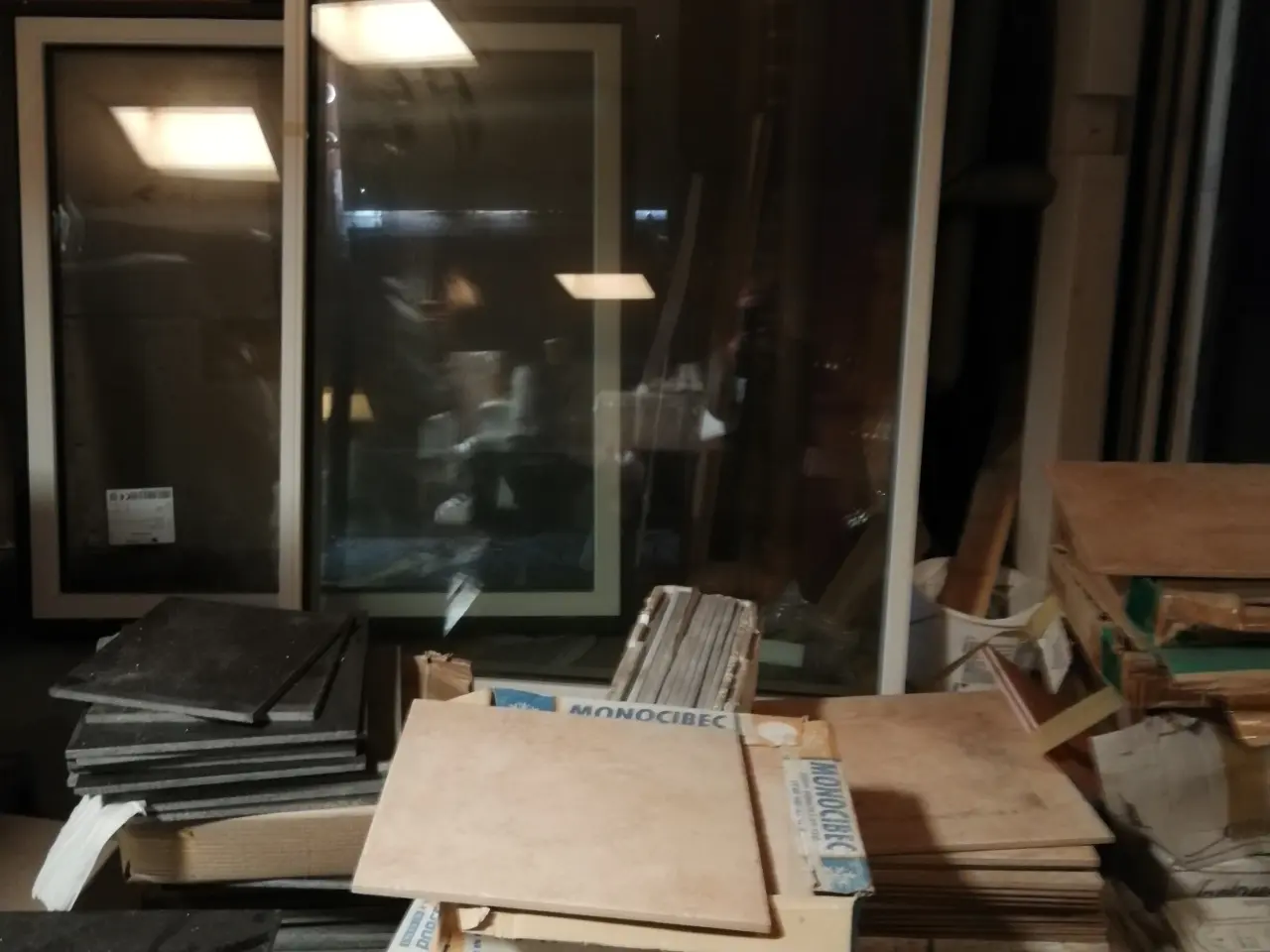 Billede 1 - NYT FASTKARMSVINDUE B123x 148, ALU, KR. 1.600