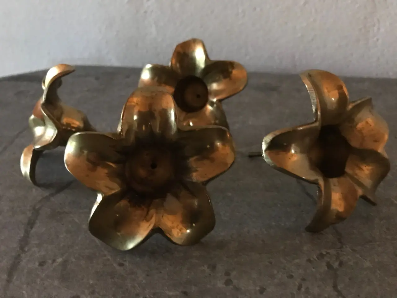 Billede 4 - 4 stk. messing pynte blomster (vintage)