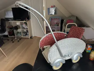 Dukkevogn. Fin ældre model