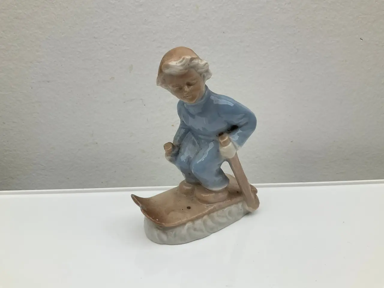 Billede 1 - Figur af dreng