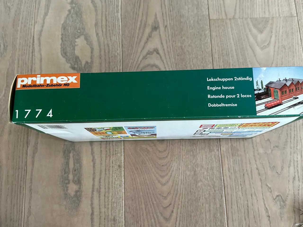 Billede 2 - Primex 1774 lokomotivremise / engine house til mod