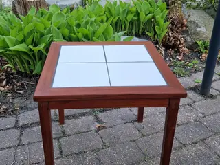 Vintage sidebord i teaktræ.