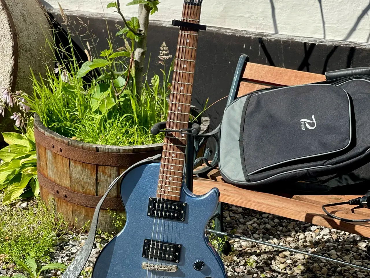 Billede 2 - Epiphone elguitar blå med guitarcase + forstærker