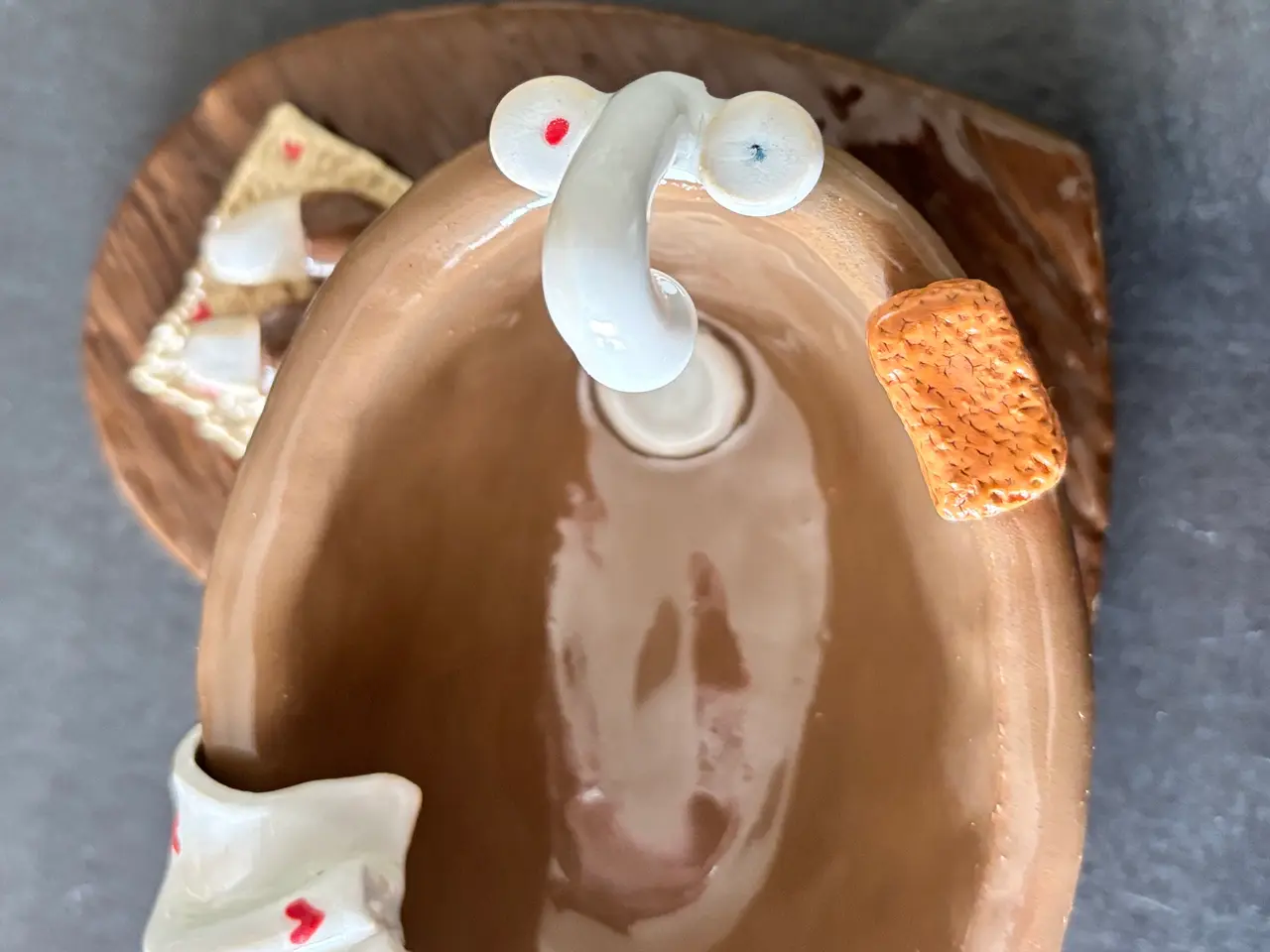 Billede 8 - Badekar med pynt og fod i keramik.