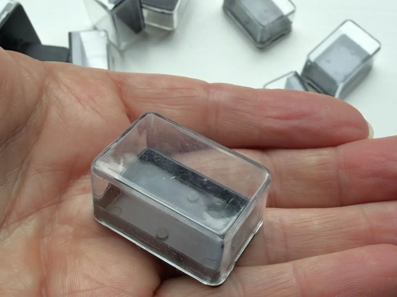 Billede 1 - MINIATURE BOKSE - fx til opbevaring i dukkehus