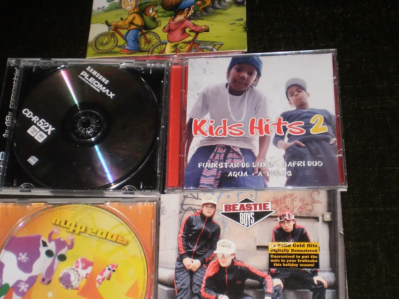 Billede 1 - 6 Børne CD + 5 Junior CD samt 1 bundt billedblade