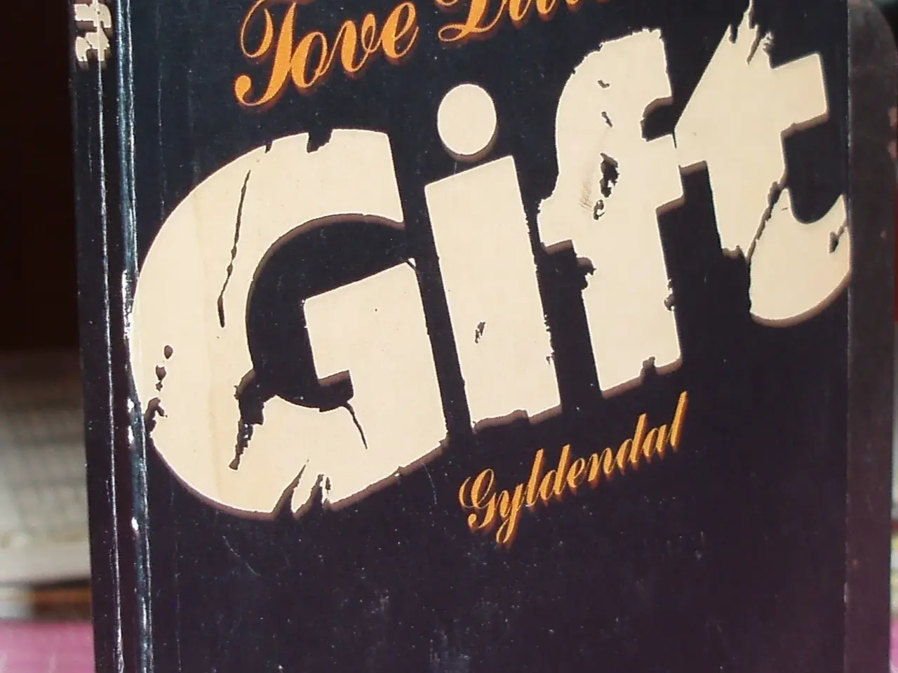 Billede 1 - Tove Ditlevsen, Gift