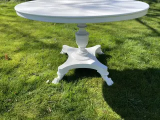 Smukt antikt søjlebord med løvefødder. 