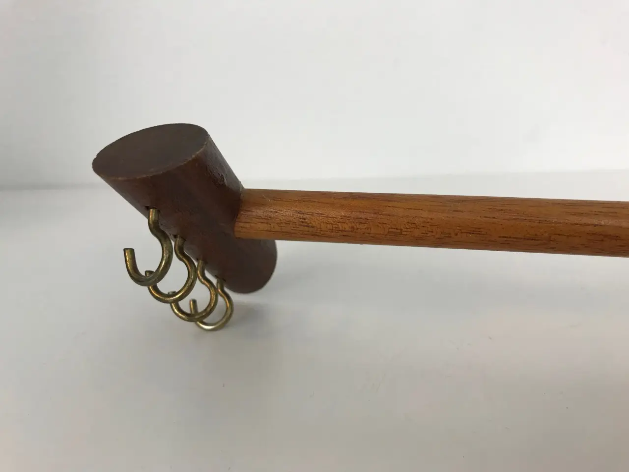 Billede 2 - Retro bøjle / ophæng i teak og messing