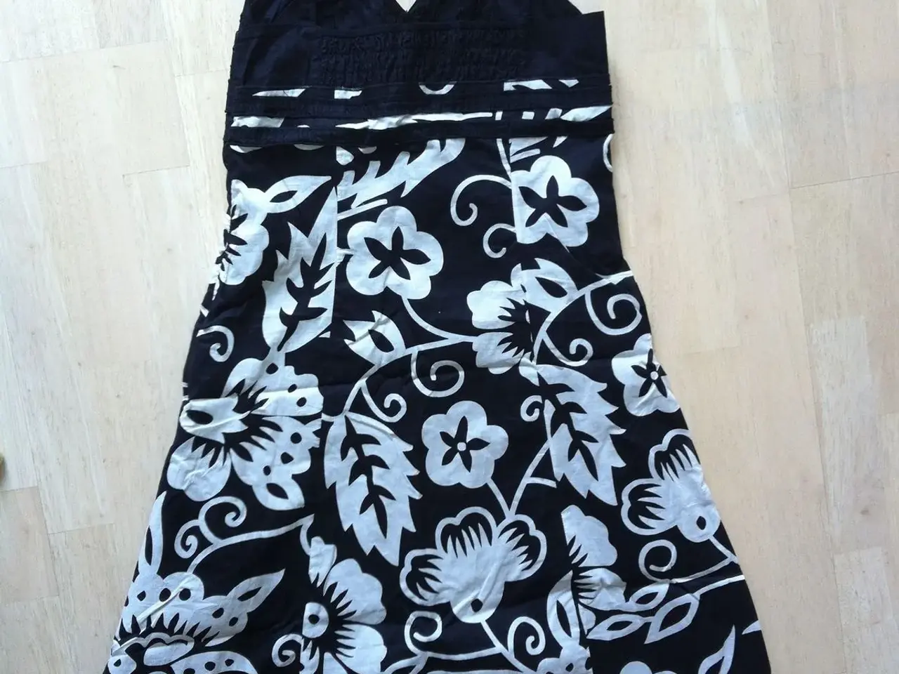 Billede 2 - Ny flot kjoler, str M, 90kr