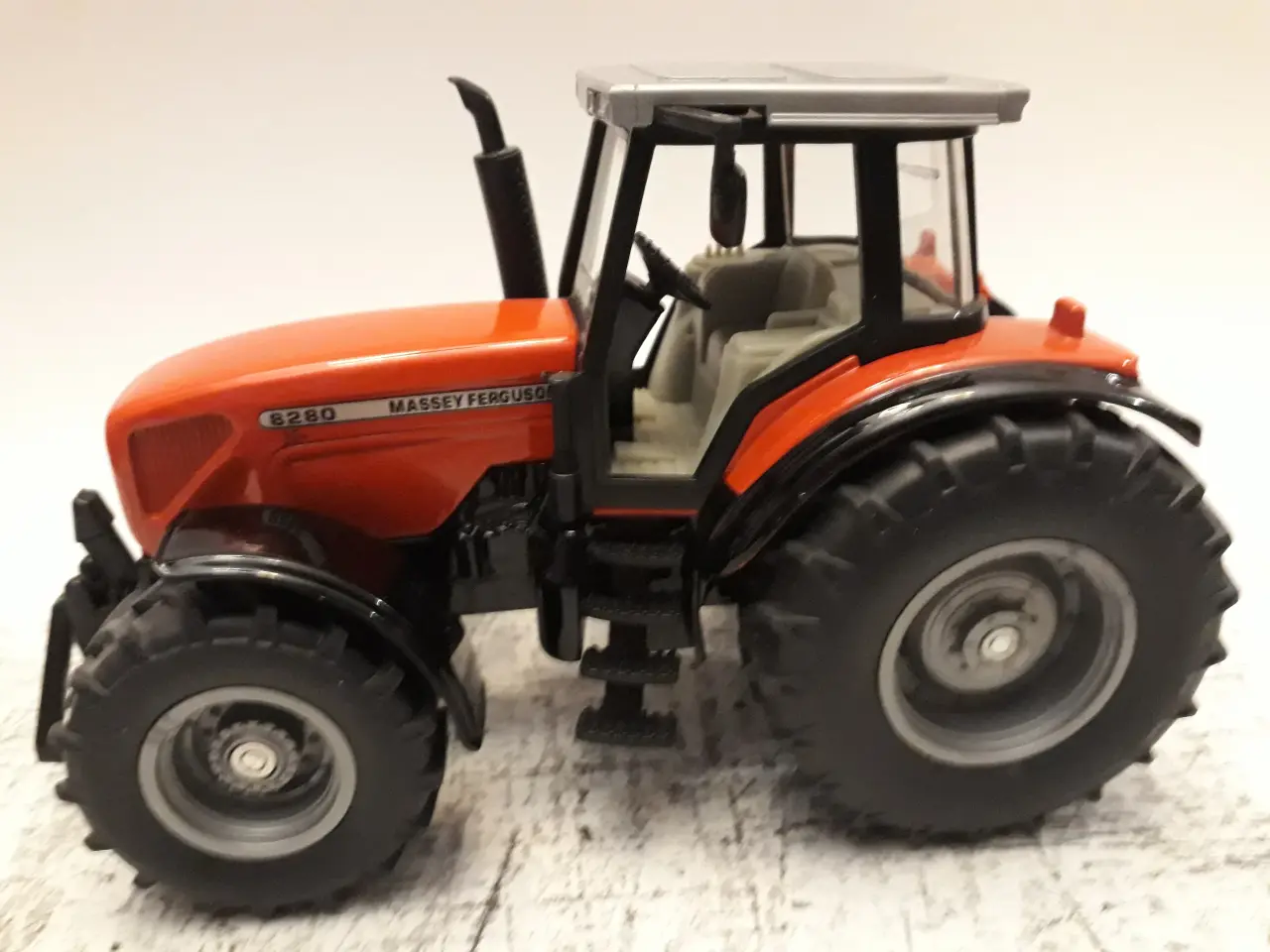 Billede 1 - Siku Massey Ferguson 8280
