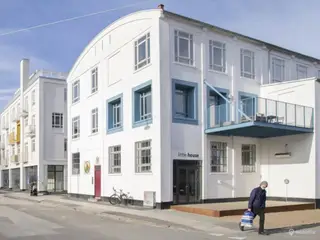 Undgå gadeparkering – P-plads i kælder på Strandlodsvej 3-5