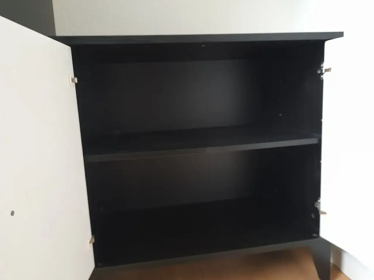 Billede 3 - Kommode med flote sort metal ben