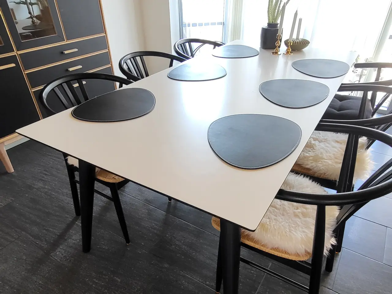 Billede 1 - Spisebord med laminat bordplade 