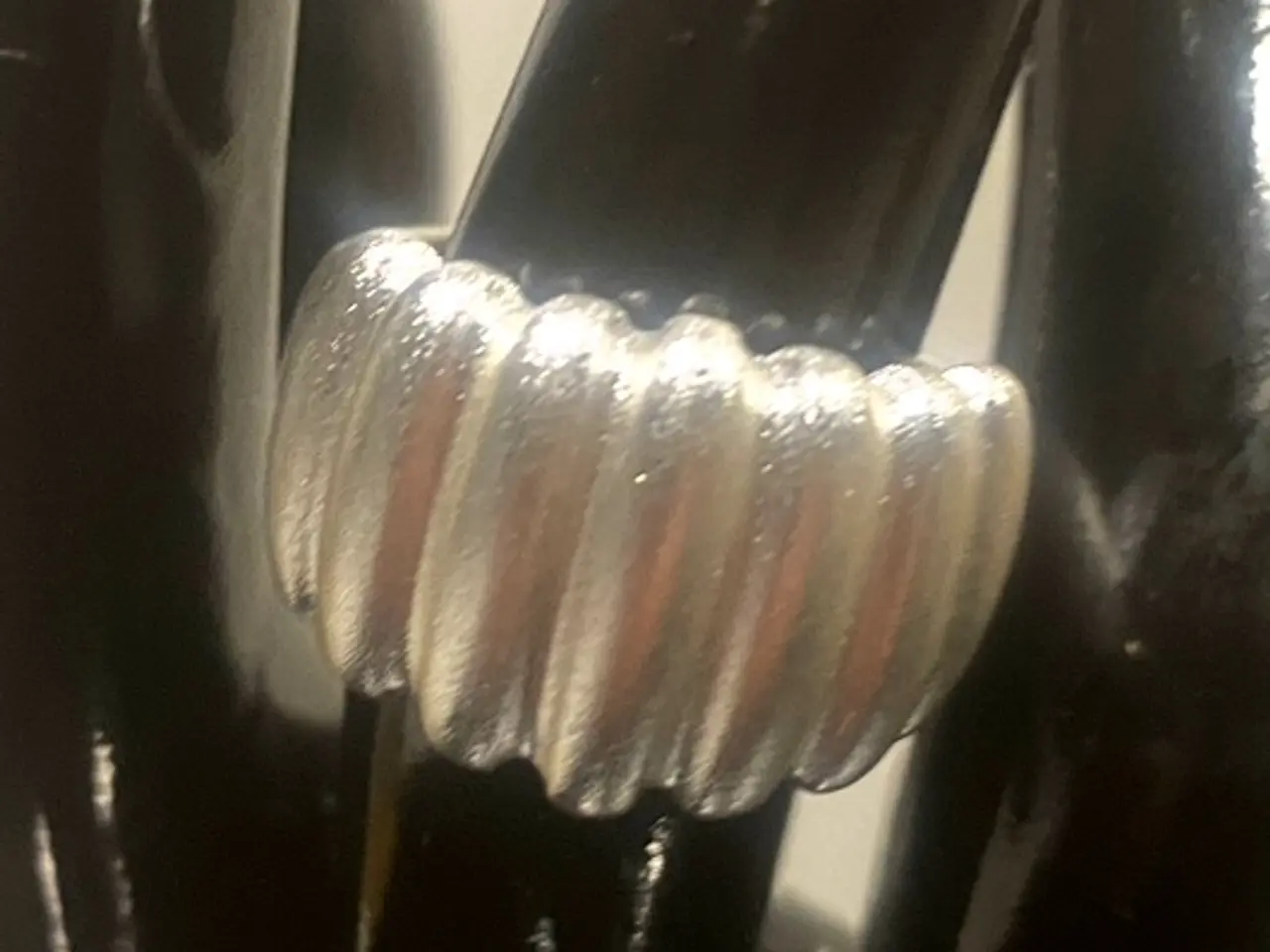 Billede 1 - * Sterlingsølv; Smuk riflet fingerring
