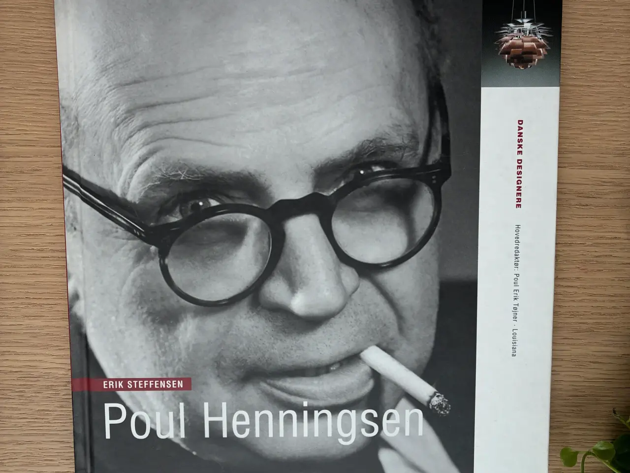 Billede 1 - Poul Henningsen  -  Danske Designere