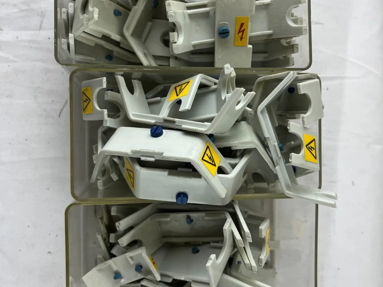 Billede 2 - kontakt Fuse Handle Parts Bulk parti 3 Trays