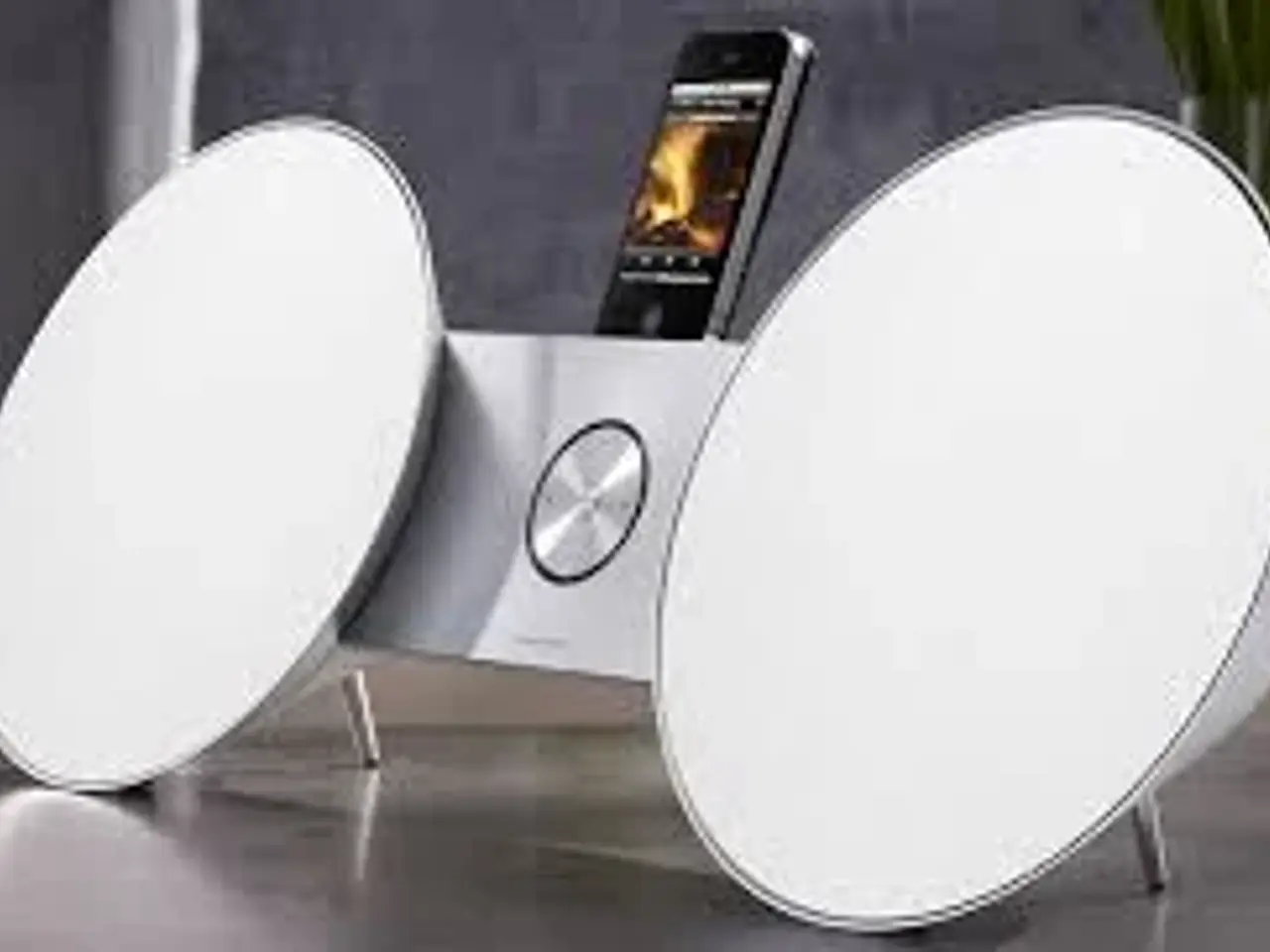 Billede 6 -  BeoSound 8 iPod Dock mobilen følger med