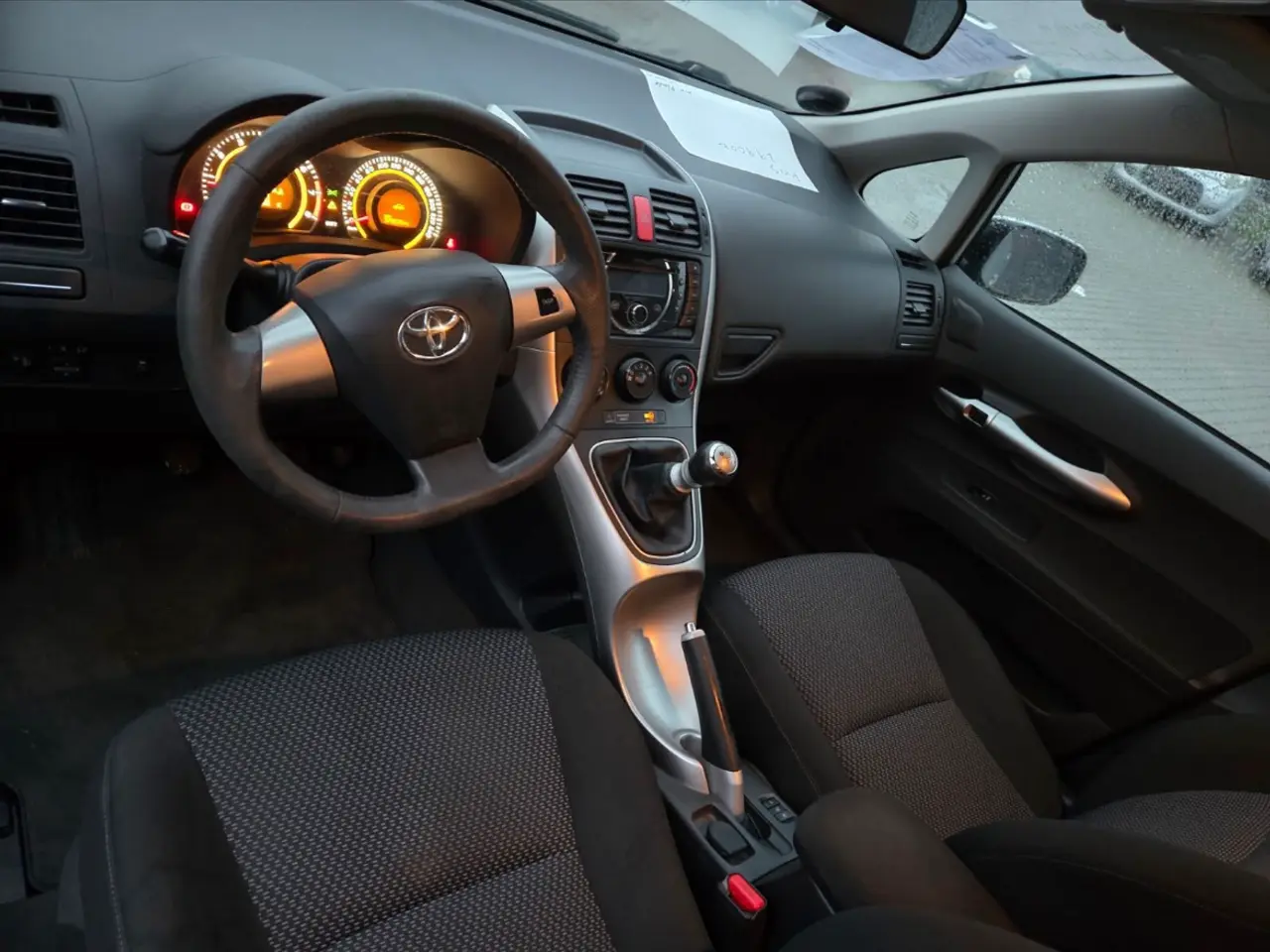 Billede 5 - Toyota Auris 2010 – Driftssikker og rummelig bil t