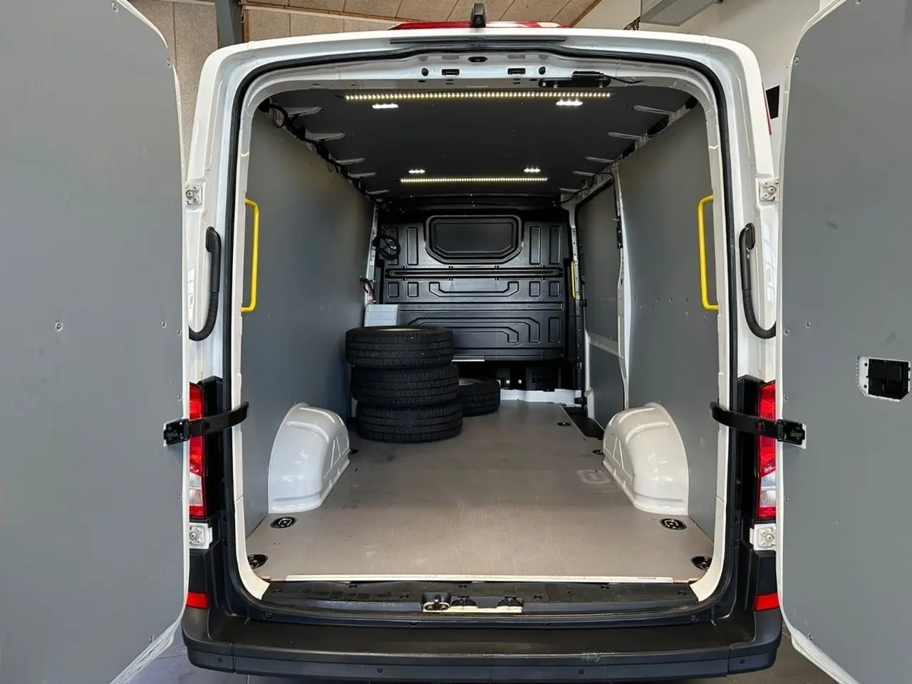 Billede 14 - VW Crafter 35 2,0 TDi 177 Kassevogn L3H2 aut.
