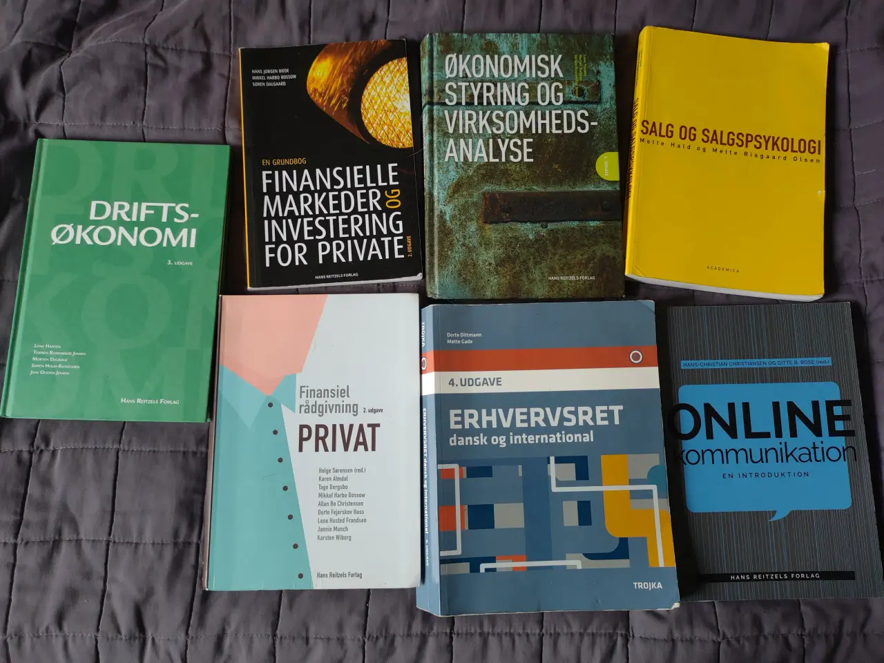Billede 1 - Bøger til finansøkonom uddannelse 