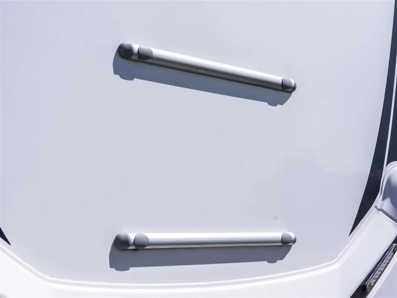 Billede 36 - 2022 - Benimar Tessoro 488 NK Rummelig camper med face-to-face siddegruppe