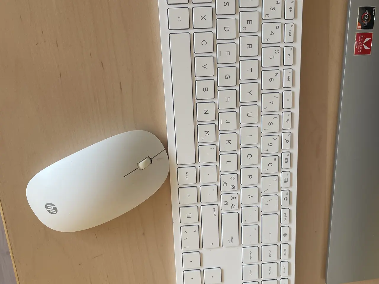Billede 5 - Stationær pc med 24” B&O skærm, mus og tastatur