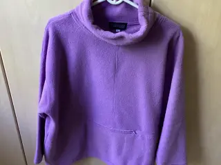Lilla Fleece trøje med lynlås lomme.