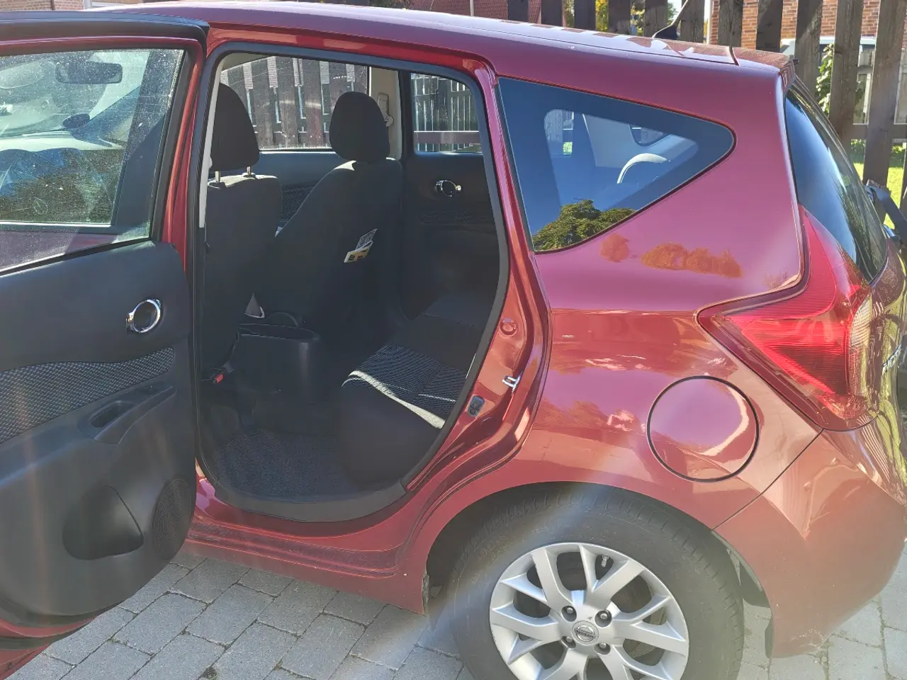 Billede 8 - Flot bil med meget udstyr og lavt km-tal