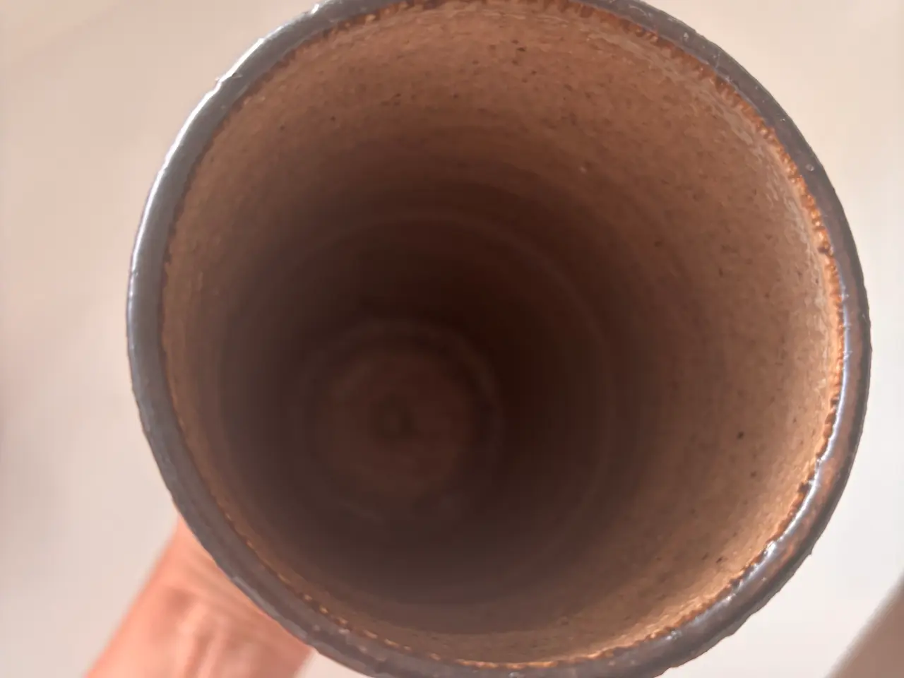 Billede 3 - Vase i brunlige farver - mærket KK