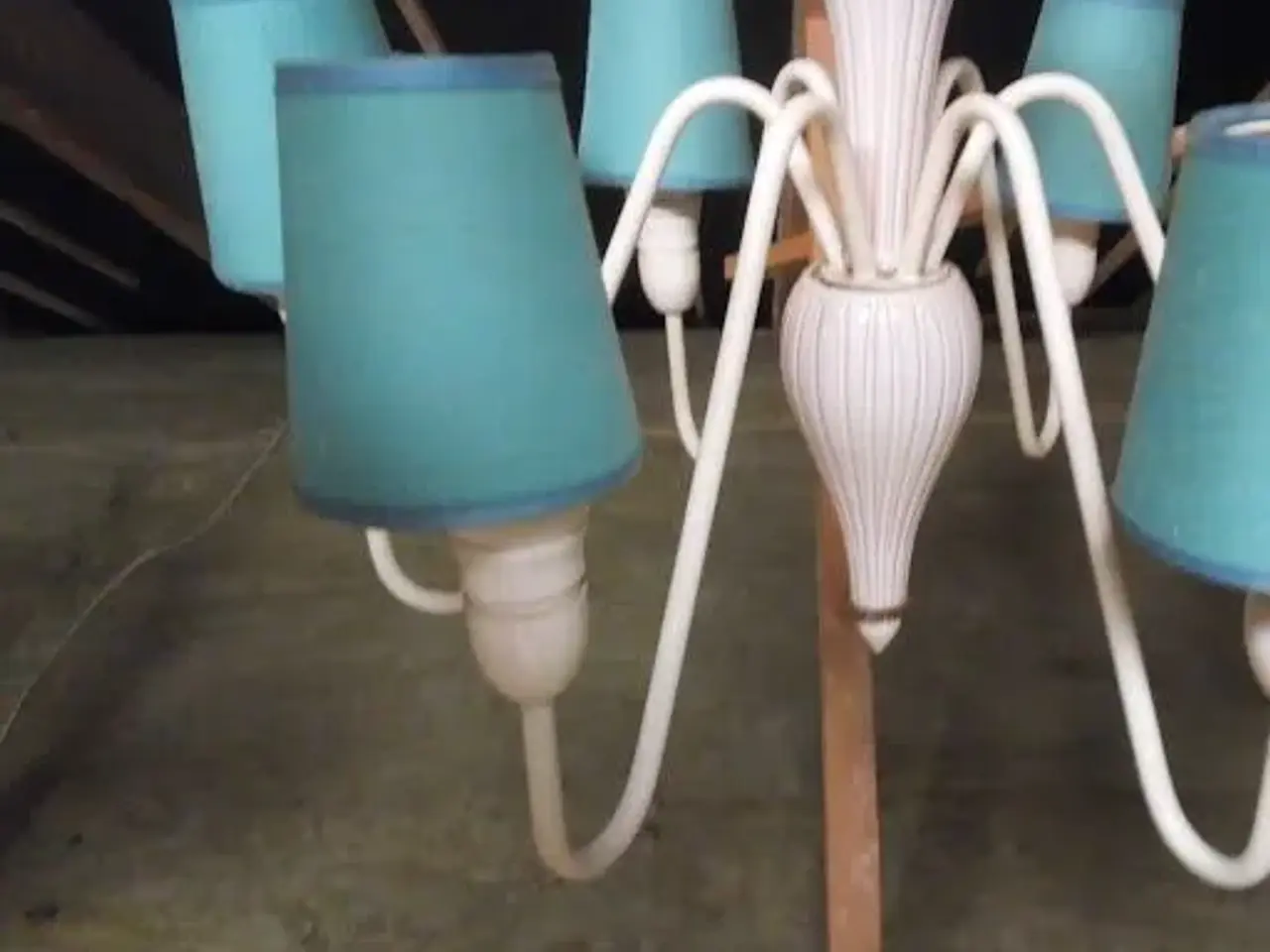 Billede 1 - Hvid 6 armet loftlampe med spare pære   