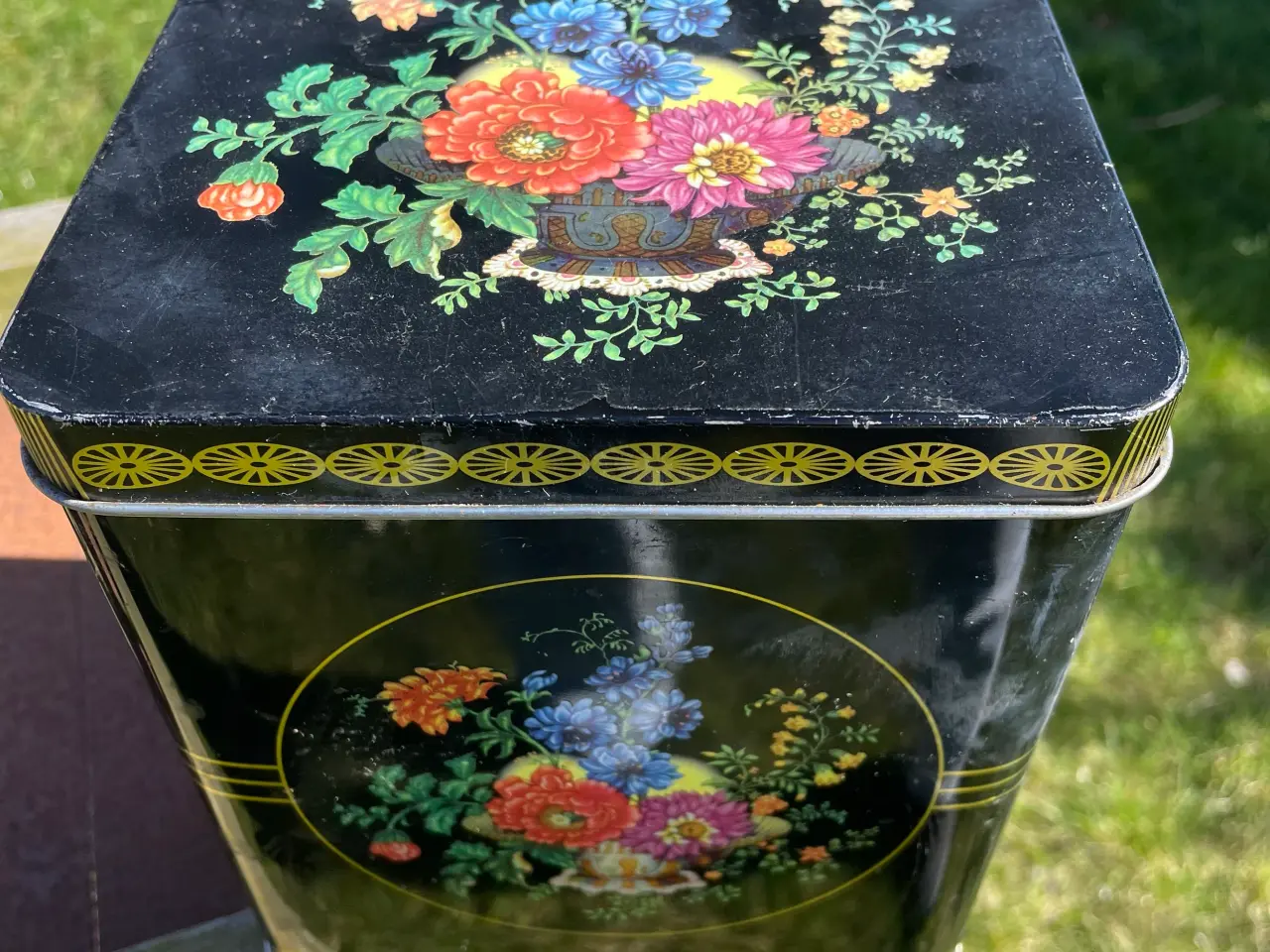 Billede 2 - Kagedåse retro med blomsterdeko