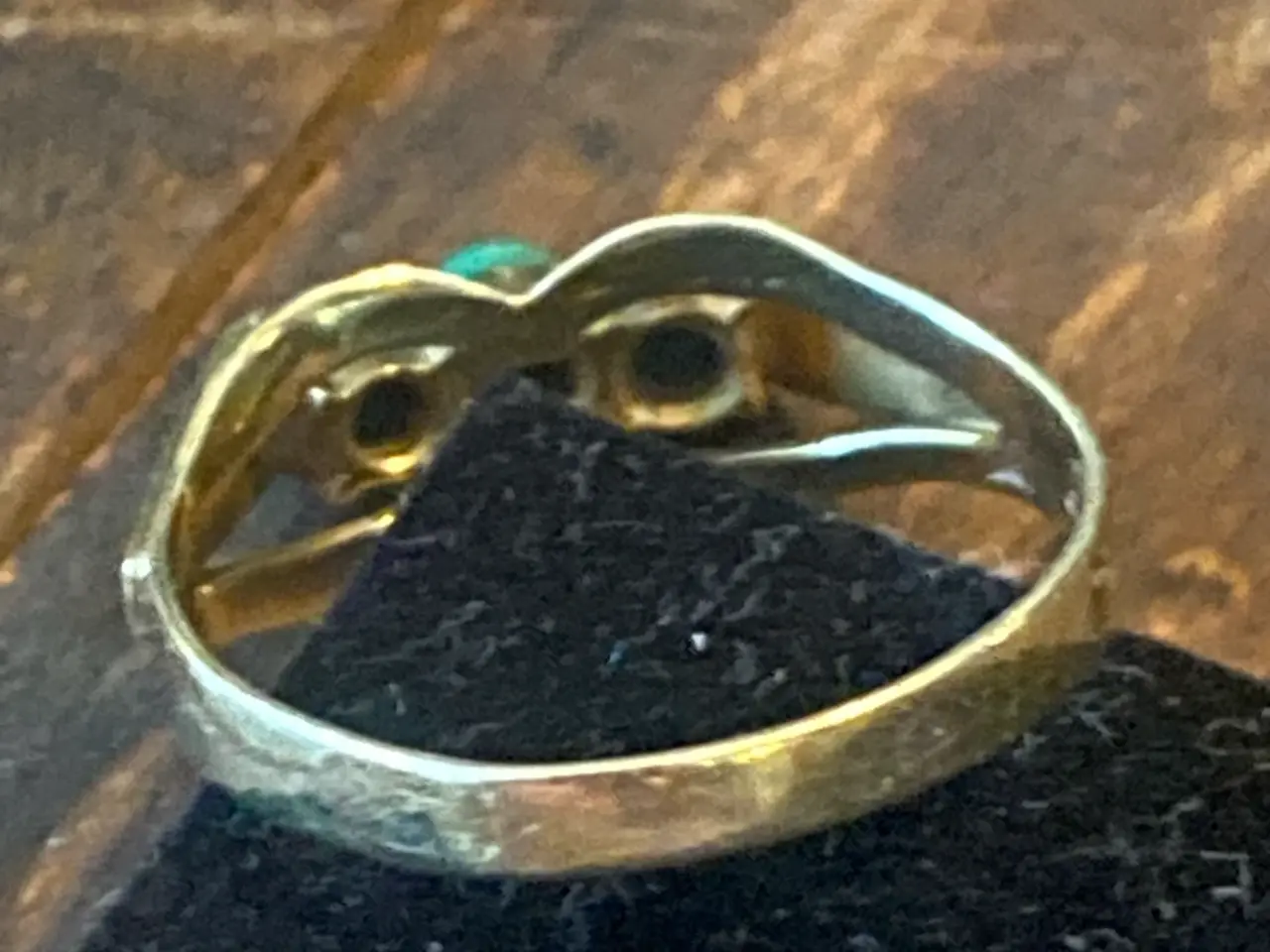 Billede 6 - Guld ring med grønne perler
