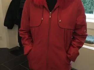 Læderjakke med pelshue kant